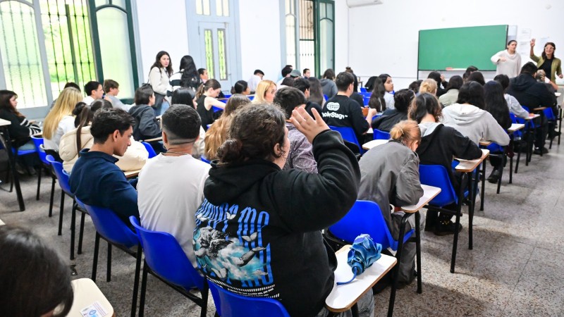 Sujarchuk: "la educación es el eje en el cual se construye igualdad, desarrollo y futuro"